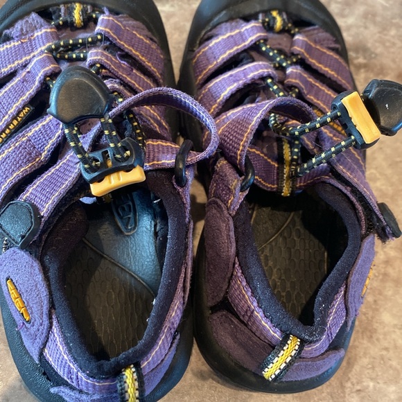 Kids Keens sandals size 10 - Picture 4 of 5